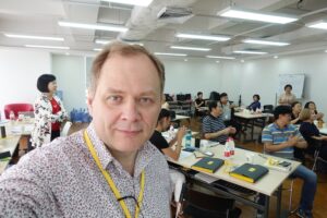 Кто принимает финансовые решения в компании?